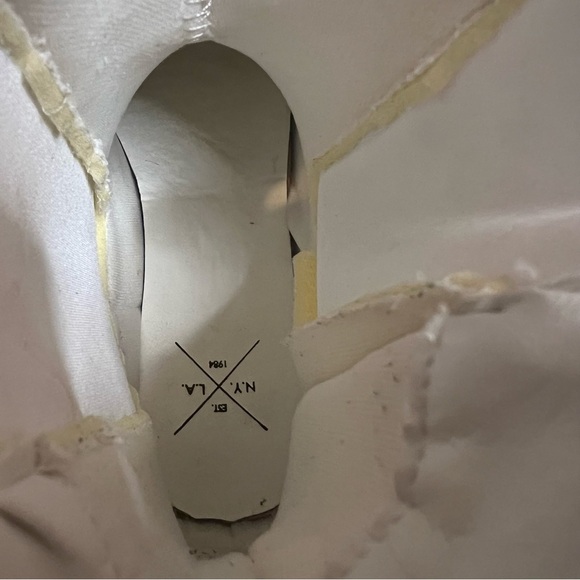 NWT Women's White Chelsea Boot sz 11, non platform, black soles, slip-on. - Picture 5 of 9